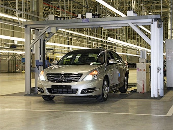 Nissan Teana на заводе в Петербурге. Фото Ленты.Ру