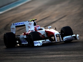 Болид Toyota. Фото (c) <a href="http://lenta.ru/info/afp.htm">AFP</a>