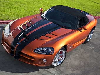 Спорткар Dodge Viper SRT10. Фото компании Dodge