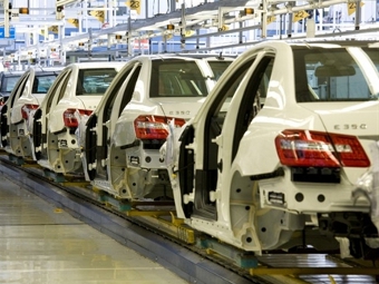 Завод Mercedes-Benz в Германии. Фото (c) <a href="http://lenta.ru/info/afp.htm">AFP</a>