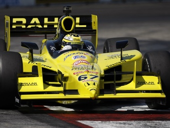 Грэм Рэйхол за рулем болида команды Sarah Fisher Racing на гонке INDYCAR 2010 года в Лонг-Бич. Фото Honda