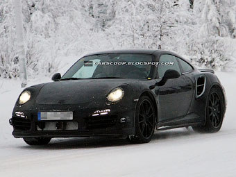 Шпионский снимок нового Porsche 911 Turbo. Фото с сайта carscoop.blogspot.com