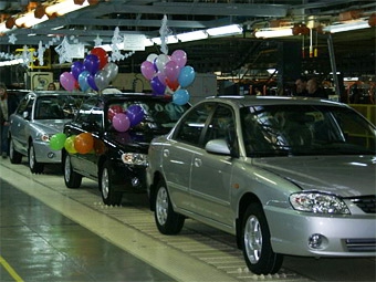 Конвейер по выпуску Kia Spectra. Фото "ИжАвто"