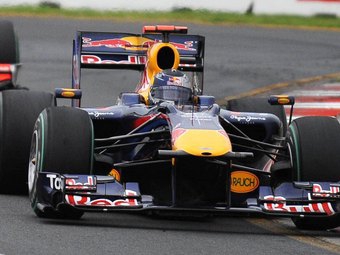 Болид Red Bull. Фото Bridgestone