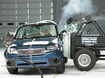 Краш-тест Subaru Forester. Фото IIHS