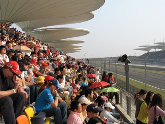 Главная трибуна трассы Sepang International Circuit в Малайзии. Фото с сайта webshots.com