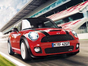 Бензиновый MINI Cooper S с тюнингом John Cooper Works. Фото John Cooper Works