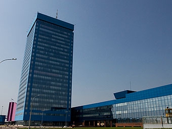 Центральное административное здание "АвтоВАЗа" в Тольятти. Фото Ленты.Ру