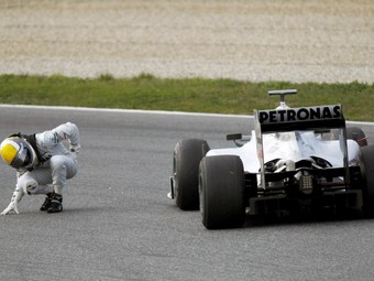 Нико Росберг и Mercedes W01. Фото Bridgestone