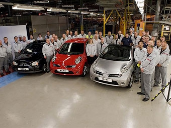 Nissan Micra второго и третьего поколений на заводе в Сандерленде. Фото Nissan