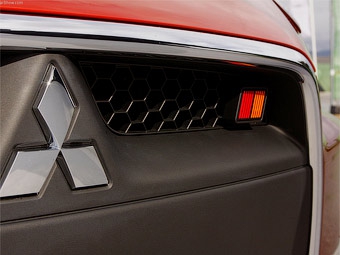 Логотипы Mitsubishi и Ralliart. Фото Mitsubishi