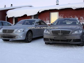 Слева нынешний Mercedes-Benz S-Class, а справа - обновленный. Фото с сайта worldcarfans.com