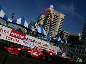 Дарио Франкитти (Chip Ganassi Racing) во время гонки Toyota Grand Prix of Long Beach, 2009. Фото (c) <a href="http://lenta.ru/info/afp.htm">AFP</a>