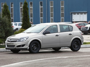 Opel Astra российской сборки. Фото Ленты.Ру