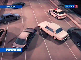 Реконструкция "живого щита" на МКАДе. Кадр телеканала "Россия", архив