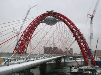 Строительство Живописного моста. Фото с сайта rb.ru