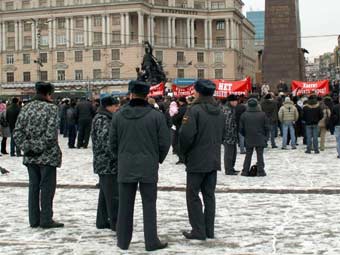 Акция протеста во Владивостоке 14 декабря 2008 года. Фото пользователя Mishel с сайта foto.drom.ru