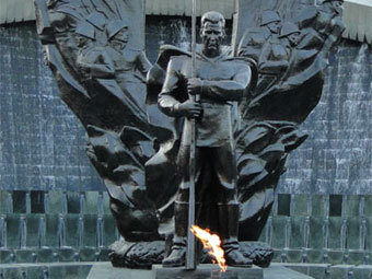 Памятник туркменам, погибшим в Великой Отечественной войне.