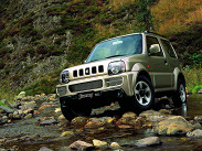 Suzuki Jimny. Этот японский кроха имеет уже практически культовый статус, и неспроста: малюсенький внедорожник имеет честную рамную конструкцию и на офф-роуде способен утереть нос многим «взрослым». На этом, правда, его преимущества перед Duster и кончаются: места внутри катастрофически мало, багажник почти отсутствует, а цены на машины с АКП стартуют от 749 500 рублей.