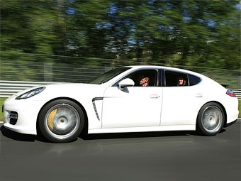 Porsche Panamera Turbo на Нюрбургринге. Фото с сайта sportauto-online.de