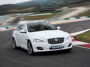 "Заряженный" седан есть у марки Jaguar -- XJ Supersport, оснащенный 510-сильным компрессорным мотором и задним приводом с активным дифференциалом. С нуля до "сотни" он ускоряется за 4,7 секунды, а стоит от 5,83 миллиона рублей. Выпускается в обычной и "длинной" версии.