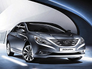 Hyundai Sonata оснащается только 4-цилиндровыми двигателями объемом 2.0 (150 сил) и 2.4 литра (178 сил). В качестве трансмиссии на выбор предлагается либо 5‑ступенчатая «механика», либо АКП с шестью передачами. Цены стартуют от 929 тысяч рублей за версию с двухлитровым мотором в комплектации Comfort. С тем же мотором, но в самой дорогой модификации Prestige+Navi "Соната" будет стоить уже 1 209 000 рублей. Минимальная комплектация для машины с двигателем 2.4 -- Style -- оценивается в 1 188 900 рублей. Самая дорогая Sonata -- 2.4 6АТ Prestige+Navi за 1 293 900 рублей.