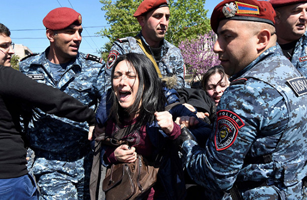 
Пока вы спали: Армения на пороге гражданской войны
