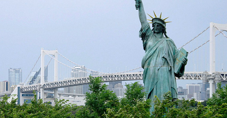 Статуя свободы в японии