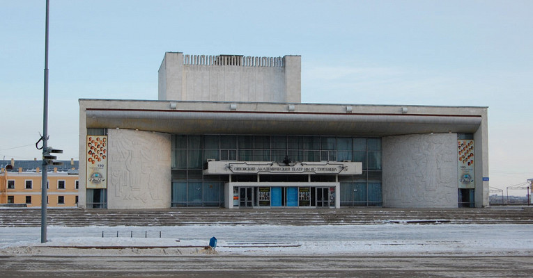 Театры г орла. Орловский театр имени Тургенева. Город орёл театр имени Тургенева. Академический театр имени Тургенева Орел. ОГАТ Тургенева Орел.