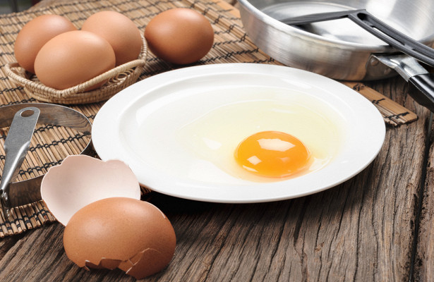 Нужно ли мыть яйца перед приготовлением