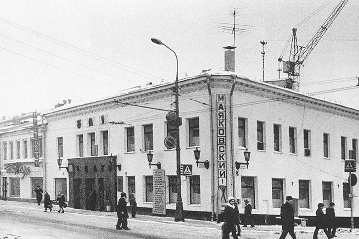 Здание «Камы» – сразу за старым «Театром на Таганке». В 1970-е градозащитники были против его сноса, потому что там «...Вяземский с Пушкиным пили». 