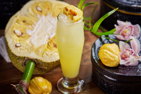  лимонад с пюре джекфрута, ананасовым соком, мятой и лимоном (350 р.)