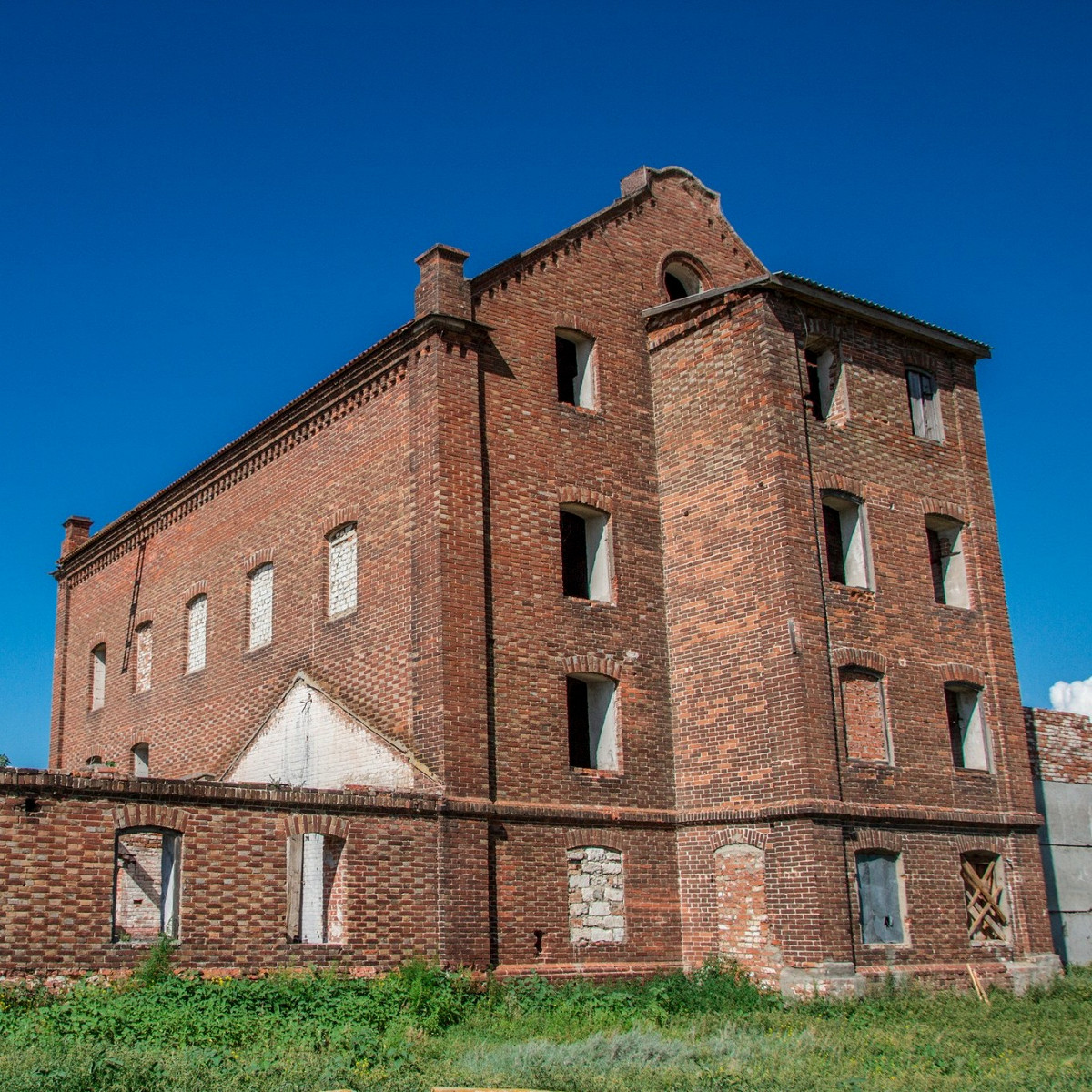 Купите особняк 1901 года за 1 рубль: изучаем продажу исторических домов в  России - Афиша Daily