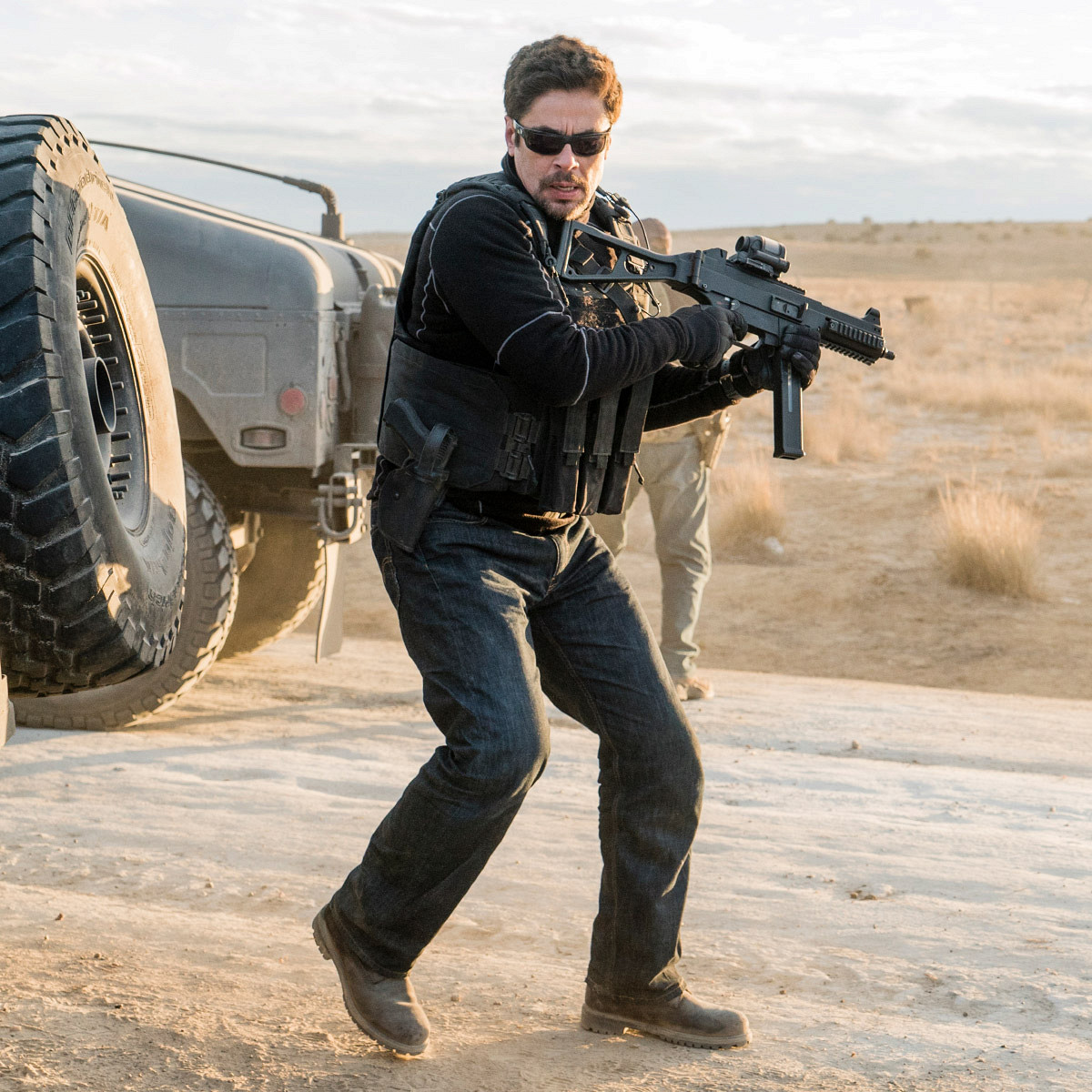 Бенисио Дель Торо в сиквеле криминальной драмы «Убийца» (он же «Sicario»),  документальный фильм «Кто украл Banksy», cпин-офф серии грабительских  фильмов — с резко офеминившимся составом — «8 подруг Оушена», ироничная  мелодрама «Книжный