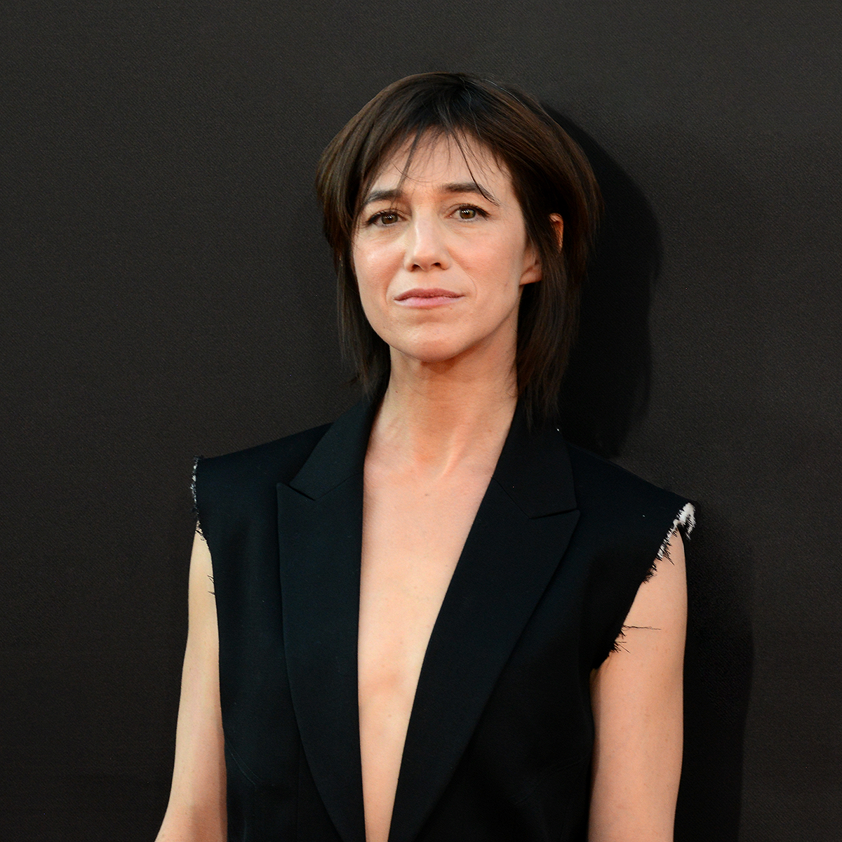 Порно құрбы қыздар стақанға сидырады