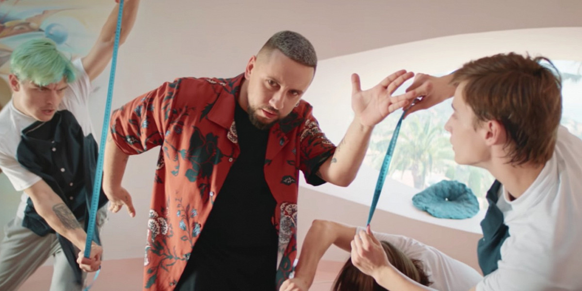 Монатик выпустил клип на свой новый хит «Глубоко» Афиша