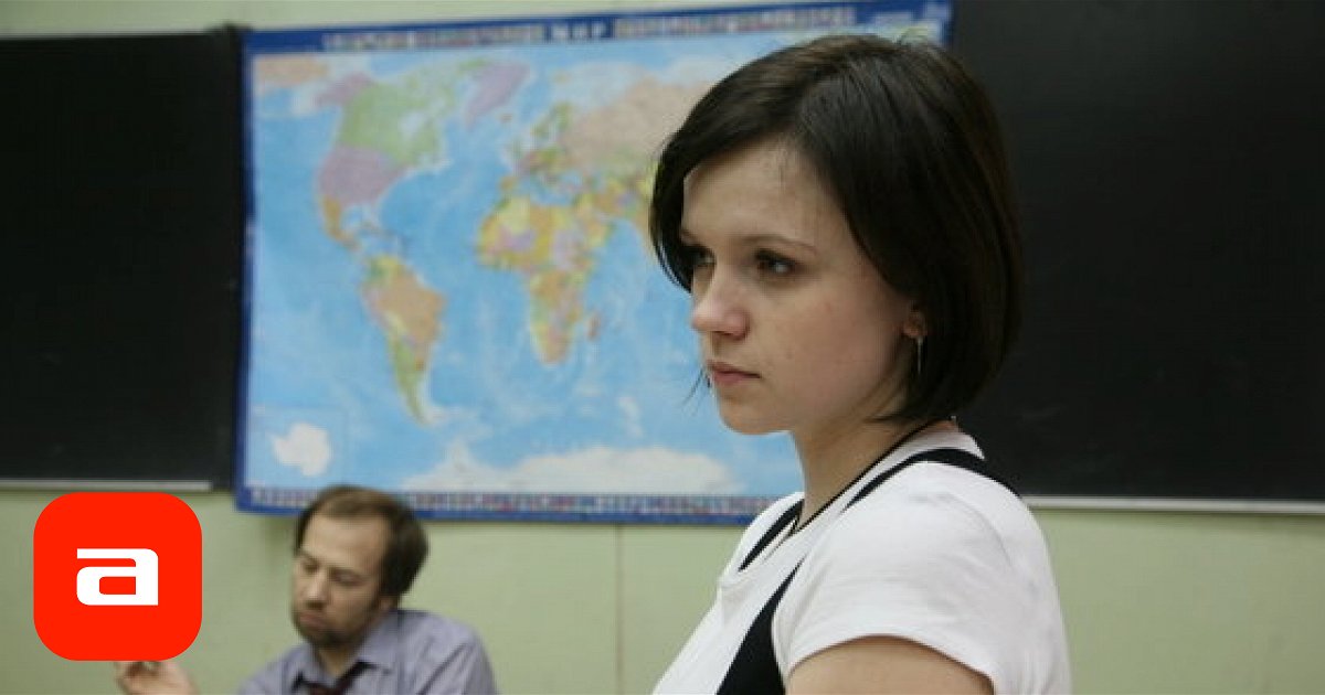 Қыз желіде сиқырды жалайды