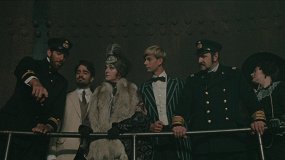 И корабль плывет