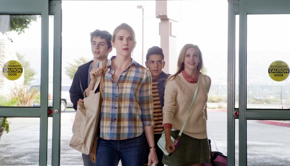 Фильм «Miss Stevens» Кино: «Miss Stevens»