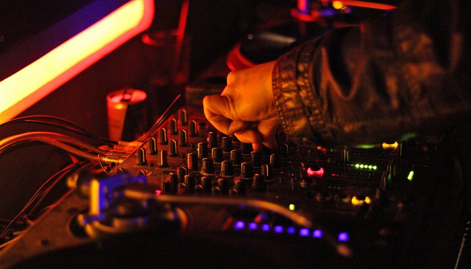 Концерты: DJs Ashton, Gette, Dee Концерты: DJs Ashton, Gette, Dee
