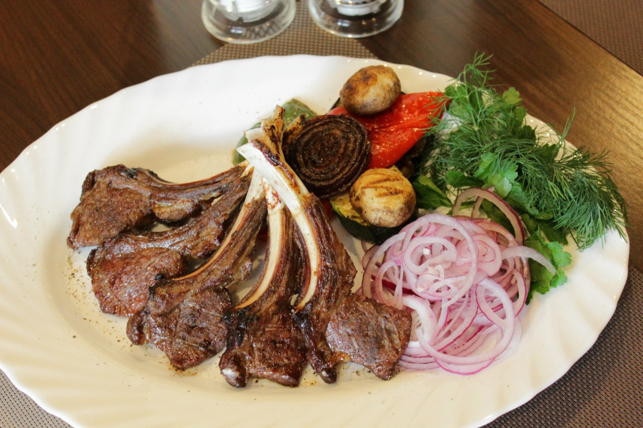 Бешбармак в москве где поесть. Башкирская национальная кухня бешбармак. Бешбармак башкирский. Башкиры бешбармак. Кафе бешбармак улица дмитриевского.