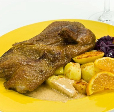 Рецепт Жареная утка с картошкой и соусом