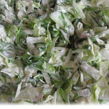 Рецепт Свежий салат с огурцом, рукколой и салатом айсберг