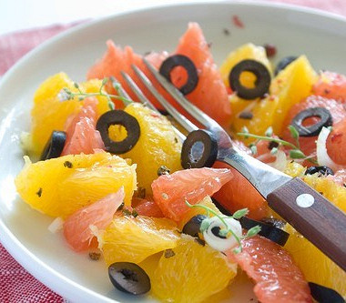 Рецепт Апельсиновый салат с маслинами