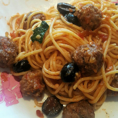 Рецепт Спагетти в томатном соусе с мясными шариками