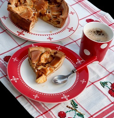 Рецепт Открытый пирог с яблоками, горгонзолой и орехами