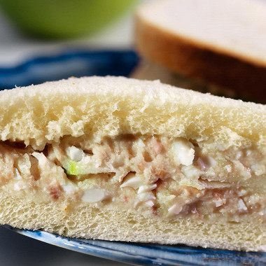 Рецепт Сэндвичи на белом хлебе с форшмаком и яблоком
