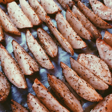 Рецепт Молодой картофель по‑деревенски с паприкой