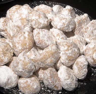 Рецепт Печеные шарики с грецкими орехами в сахарной пудре