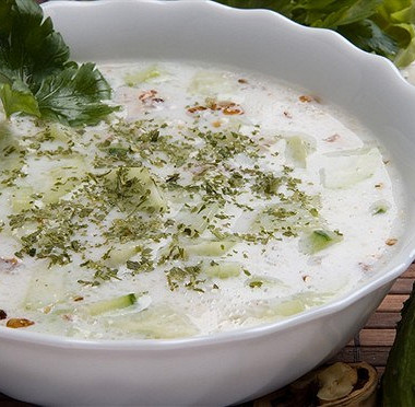 Рецепт Огуречный суп с грецкими орехами